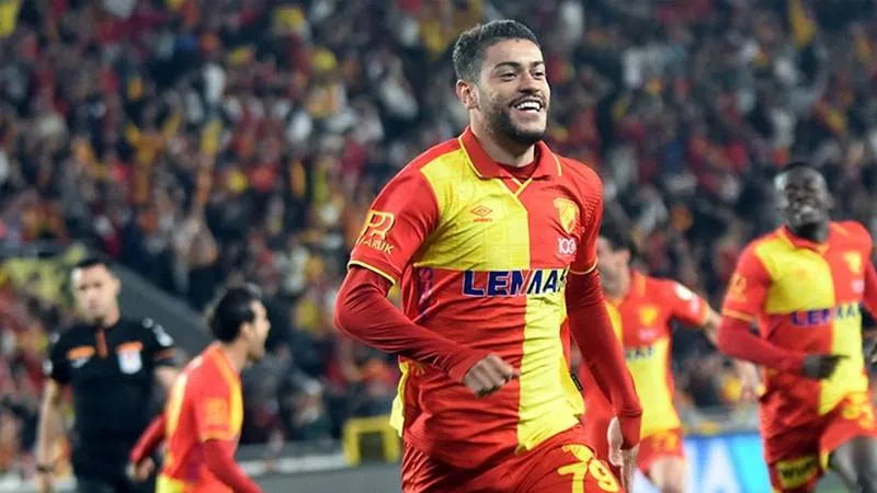 Adı Süper Lig devleriyle anılan Romulo'dan veda gibi paylaşım; istenen bonservis belli oldu!