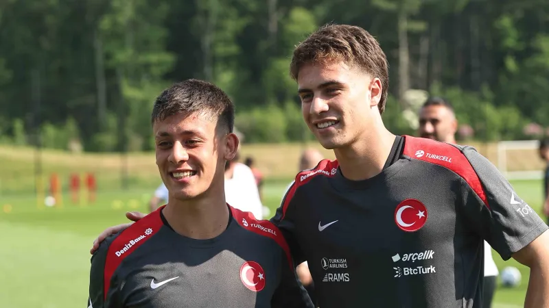 Arda Güler Güler kısa pas, sakinlik ve taktik zekâyı; Kenan Yıldız dikine oyun, dengesizlik ve bitiriciliği temsil ediyor