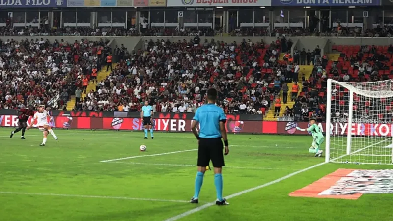 Bu penaltı sezon boyunca konuşulacak! Gaziantep FK - Galatasaray maçı sonrası olay sözler