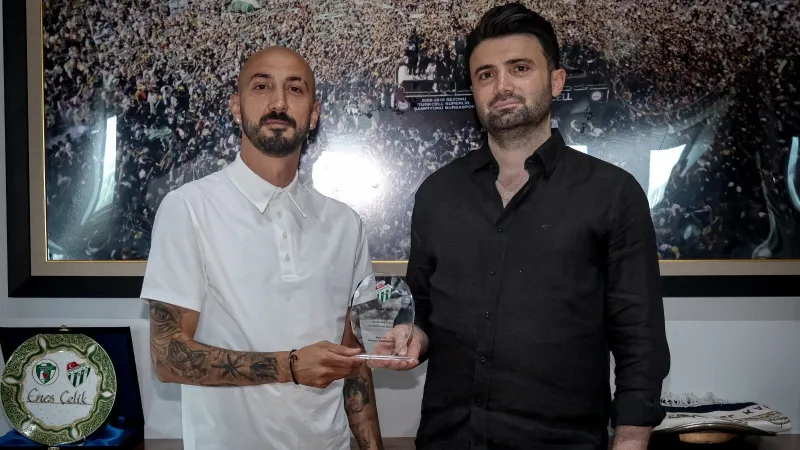 Bursaspor'da Ahmet İlhan Özek ile yollar ayırdı
