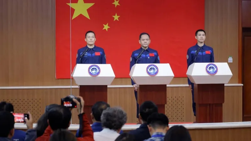 Çin, uzay istasyonuna göndereceği yeni taykonot ekibini tanıttı