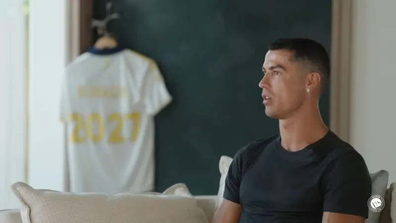 Cristano Ronaldo imzayı atıp bombaladı: Futboldan anlamayanlar...