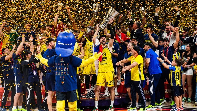 Euroleague şampiyonu Fenerbahçe Beko kupasına kavuştu