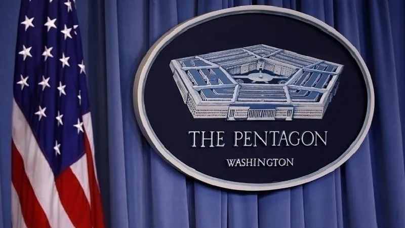 Gazetecilerden Pentagon'a protesto: Yeni basın kurallarını reddeden gazeteciler, bakanlık binasındaki ofislerini boşalttı