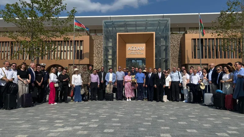 Hikmet Hacıyev’den Azerbaycan’daki diplomatların Laçın ziyareti hakkında paylaşım