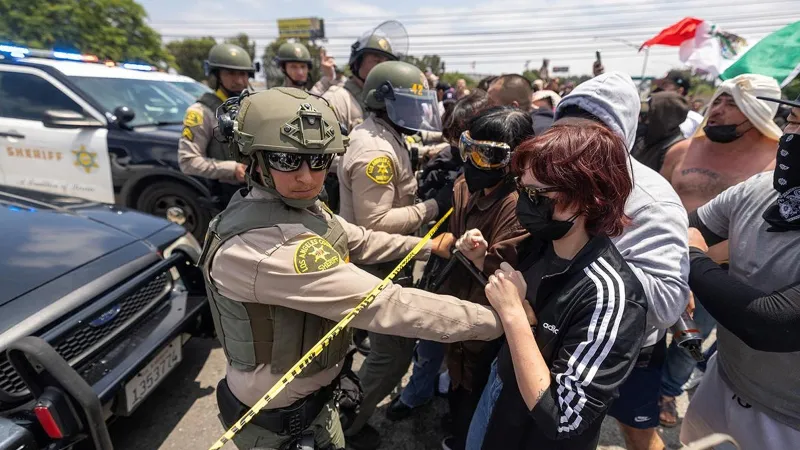 Los Angeles'taki sınır protestosuna Ulusal Muhafızlar müdahale edecek
