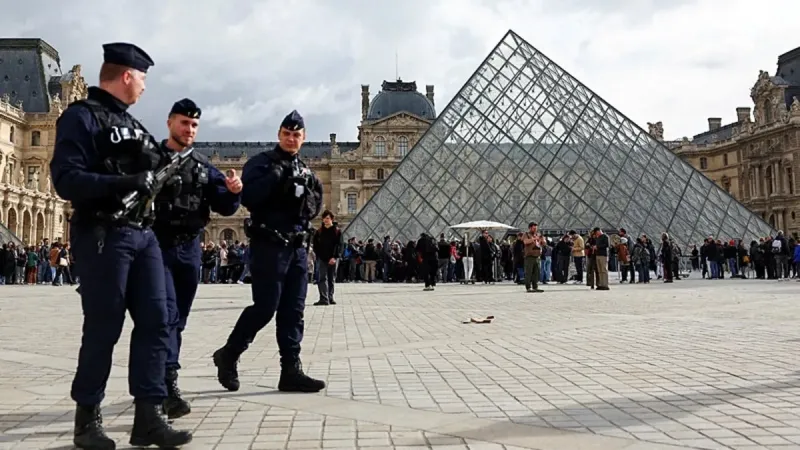 Louvre Müzesi'ni soyan hırsız ünlü çıktı!