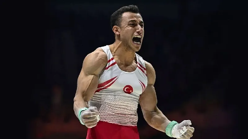 Milli cimnastikçi Adem Asil, Almanya'da altın madalya kazandı