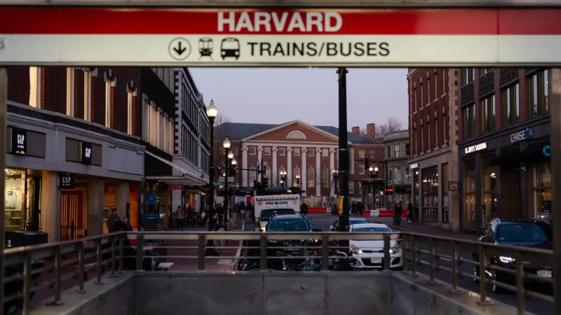 Harvard'da Silah Sesleri! Kampüste Alarm, Öğrenciler Şokta!