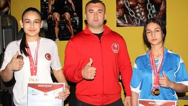 Antalyalı Sporcular Rabia ve Müberra Bilek Güreşinde Türkiye Şampiyonluğu Peşinde