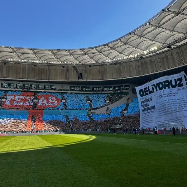 Bursaspor'dan Şampiyonluk Koreografisi: Tribünler Coştu!
