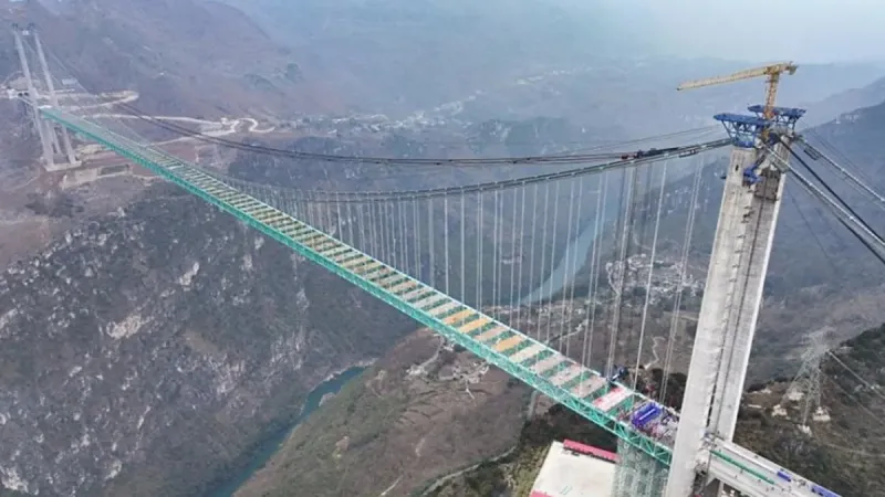 Çin'den Dünyanın En Yüksek Köprüsü: Rekor Kırıldı!