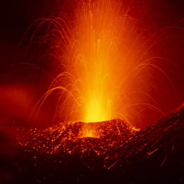 Etna Yanardağı Uyandı! Lav ve Kül Püskürmesi Başladı!