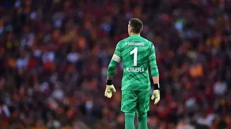 Muslera Galatasaray'dan Ayrılıyor Mu? Penarol'den Şok Transfer İddiası!
