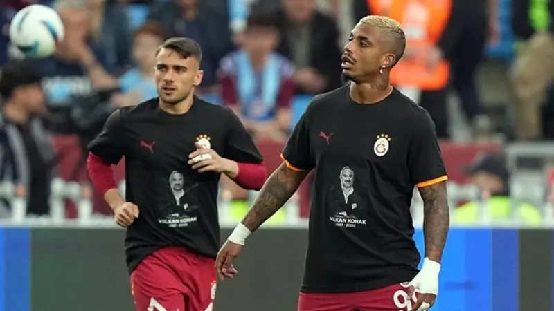 Galatasaray'dan Trabzon'da Duygulandıran Jest! Pankart Olay Oldu