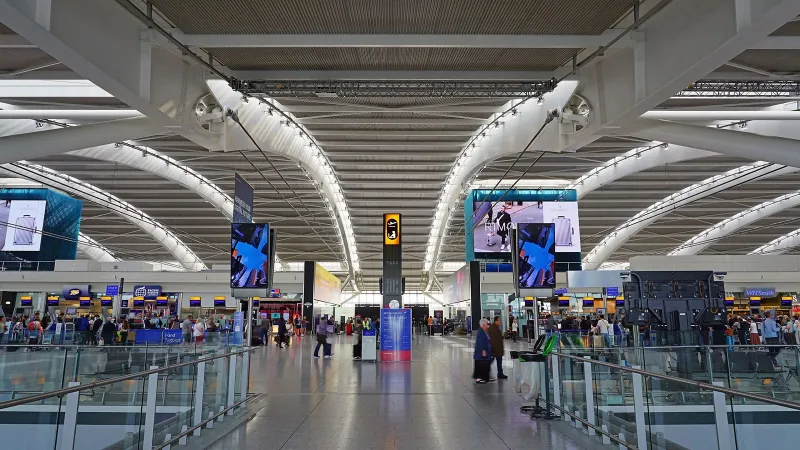 Heathrow Havalimanı'nda Elektrik Kesintisi Sonrası Uçuşlar Normale Dönüyor