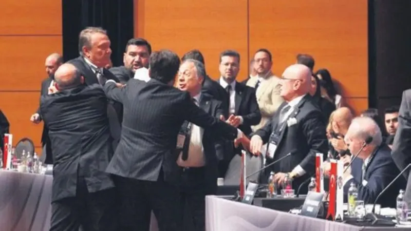 Beşiktaş'ta Şok İhraç Kararı! Hasan Arat ve Tevfik Yamantürk...