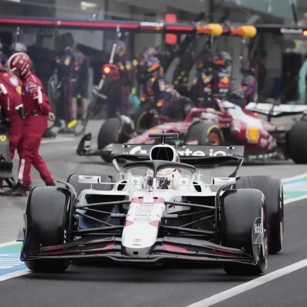 Verstappen Japonya'da Zirvede! F1'de Şampiyonluk Sinyali Mi?