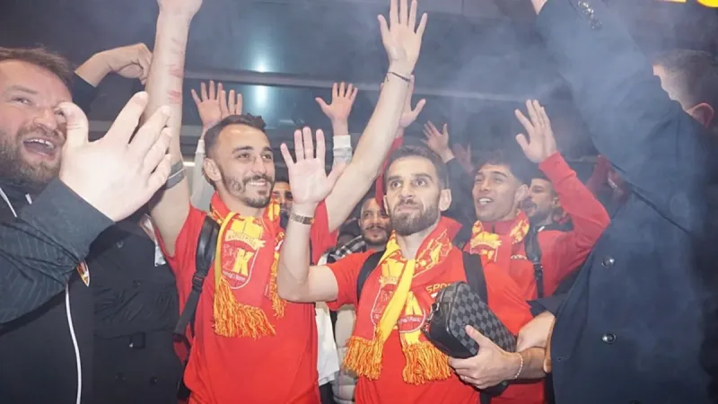 Kayserispor Fener'i Durdurdu! Havaalanında Büyük Coşku!