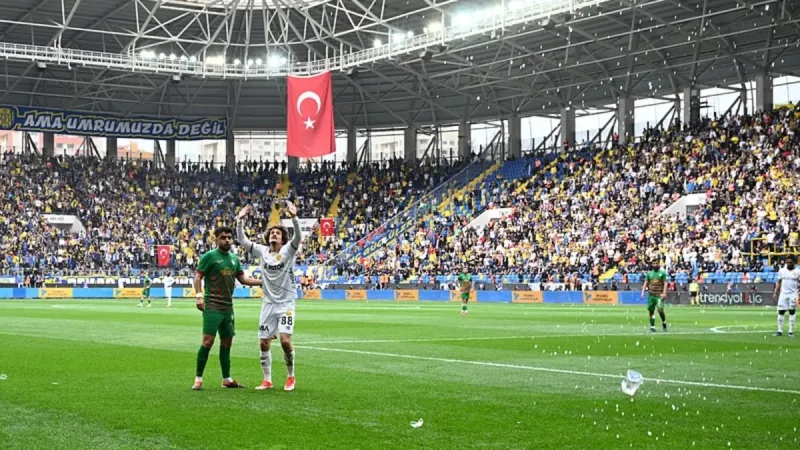 Ankaragücü Amed Maçı Karıştı! Tribünler Savaş Alanına Döndü!