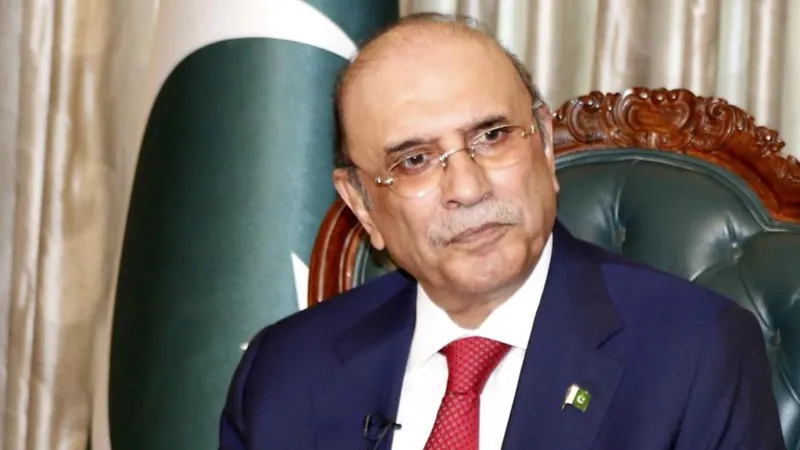 Son Dakika! Pakistan Cumhurbaşkanı Zerdari Hastaneye Kaldırıldı!