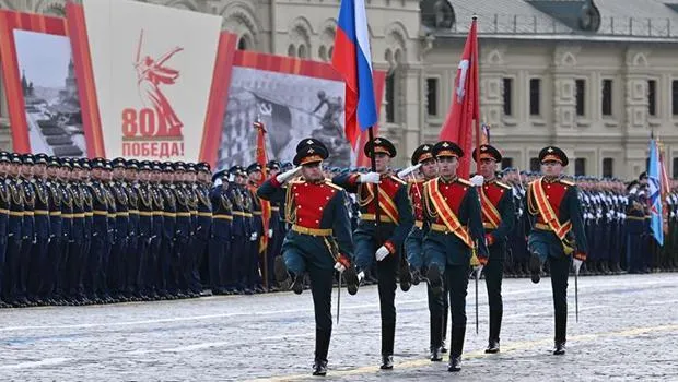 Putin'den Batı'ya Sert Mesaj! Türk İHA'ları Moskova'yı Salladı