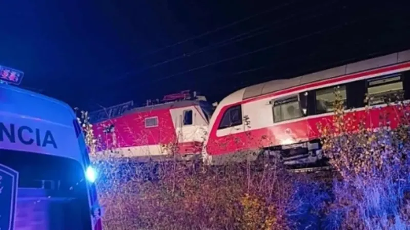Slovakya'da tren faciası! Çok sayıda yaralı var