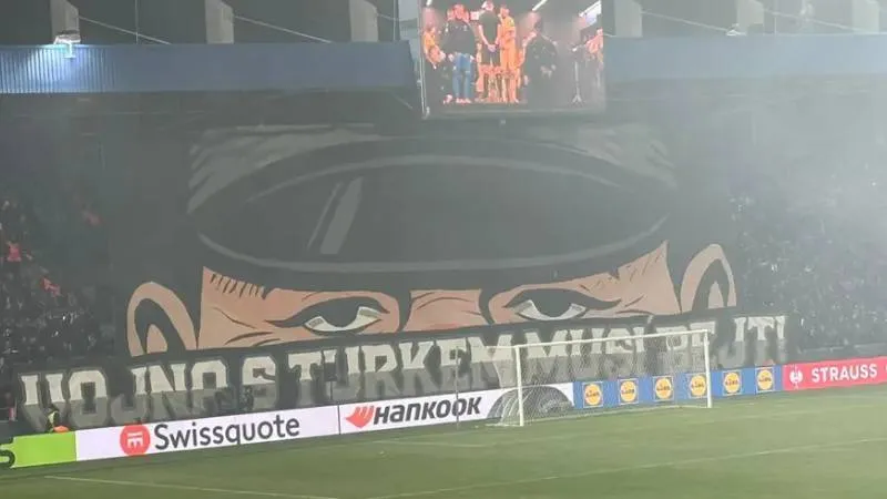 Tartışma yaratan "Türklerle savaşmak gerekir" pankartıyla ilgili Plzen cephesinden açıklama