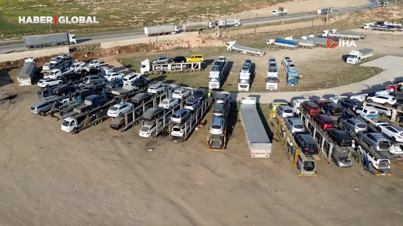 Uzak Doğu'dan getirilen yüzlerce ikinci el araç tırlarla Suriye'ye taşınıyor