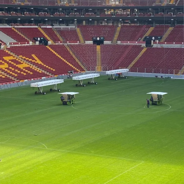 Galatasaray Zeminine İngiliz Dokunuşu: Sentetik Çim Şoku!